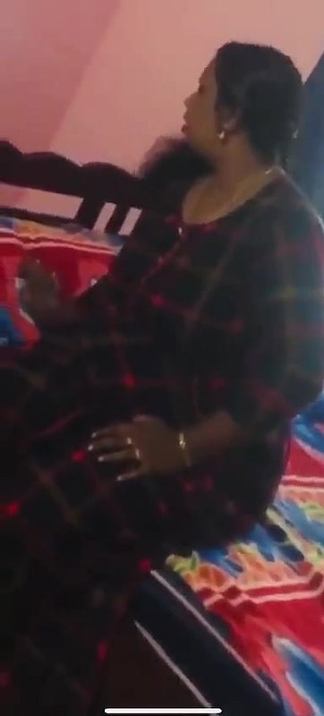Mature Mallu Slut Aunty Giving Blowjob