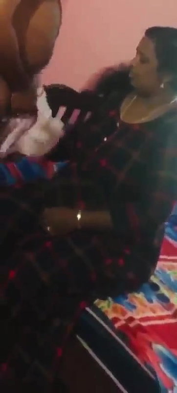 Mature Mallu Slut Aunty Giving Blowjob
