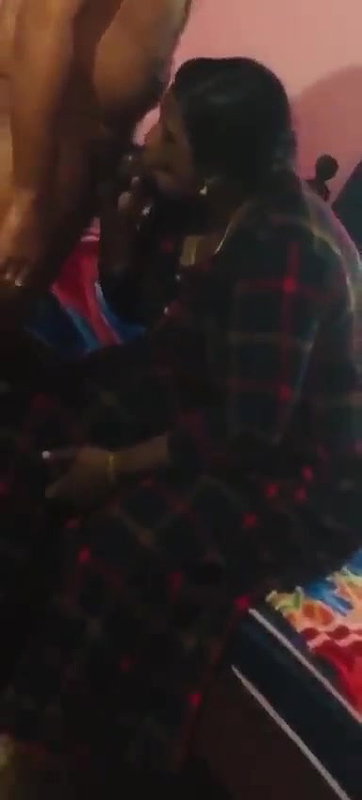 Mature Mallu Slut Aunty Giving Blowjob