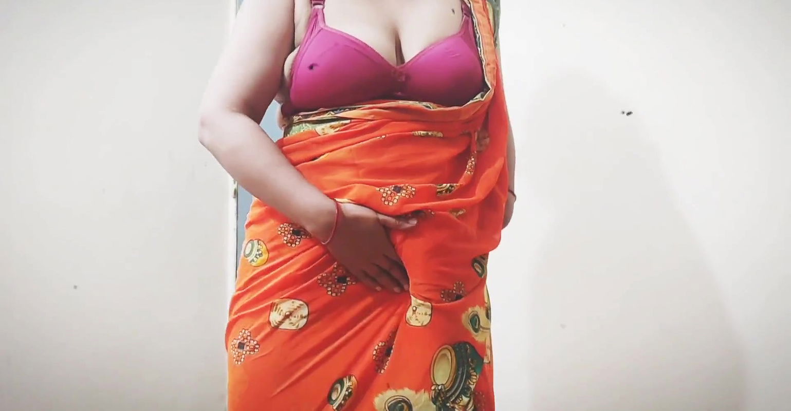 Solo Sangeeta gets hot pissing on the wall with Telugu audio