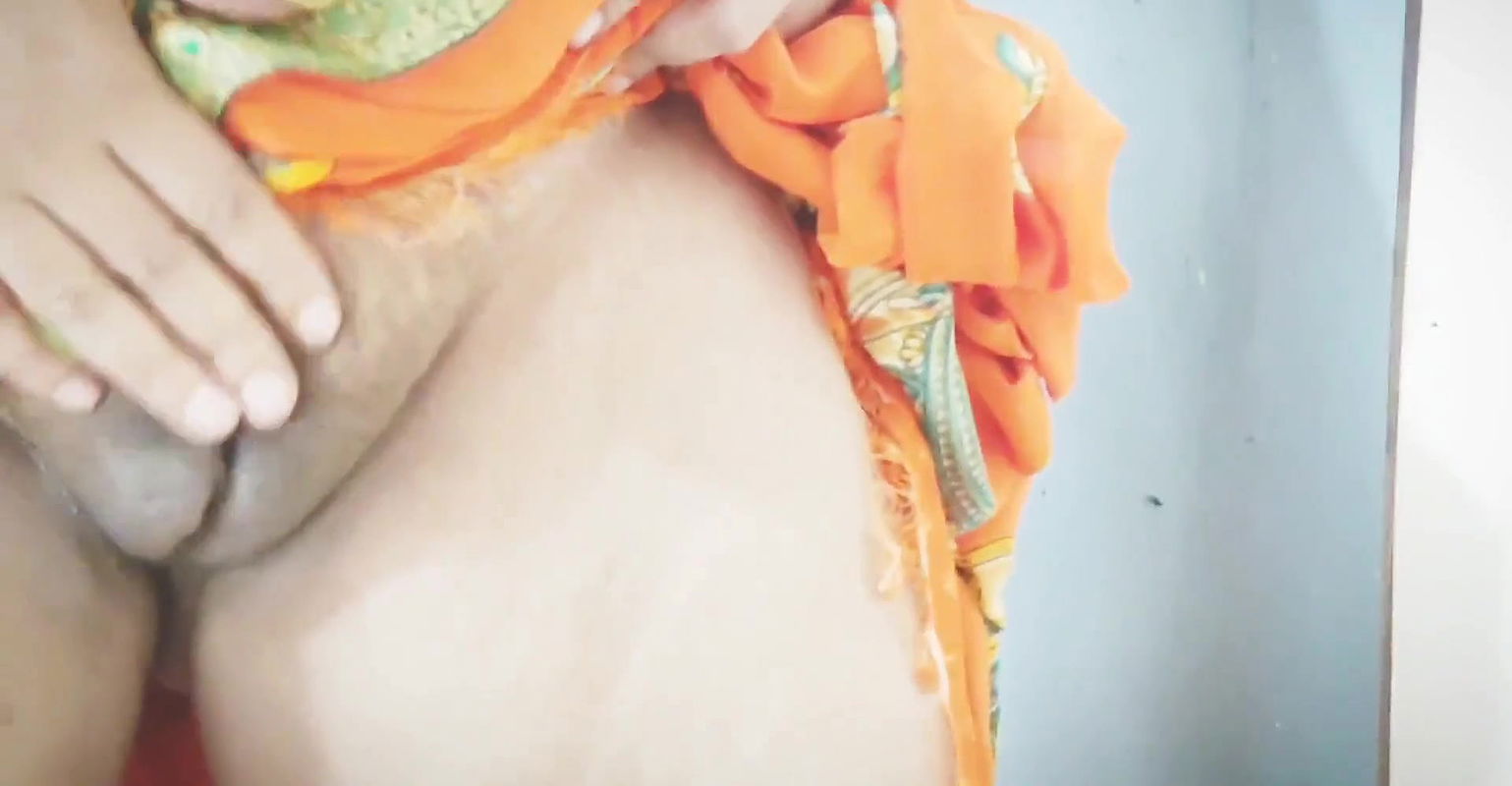 Solo Sangeeta gets hot pissing on the wall with Telugu audio