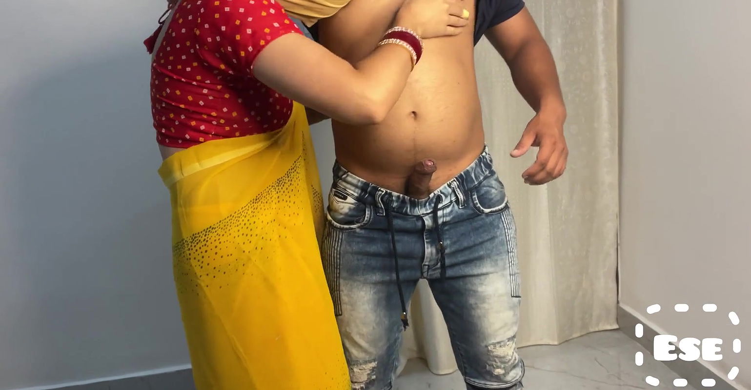 Shararti Padosan Bhabhi Ne kari Masti