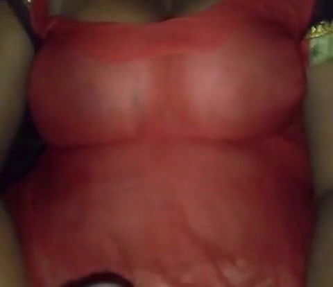 Shadi hone wali bua ki chudai ki bahot mast chut hai