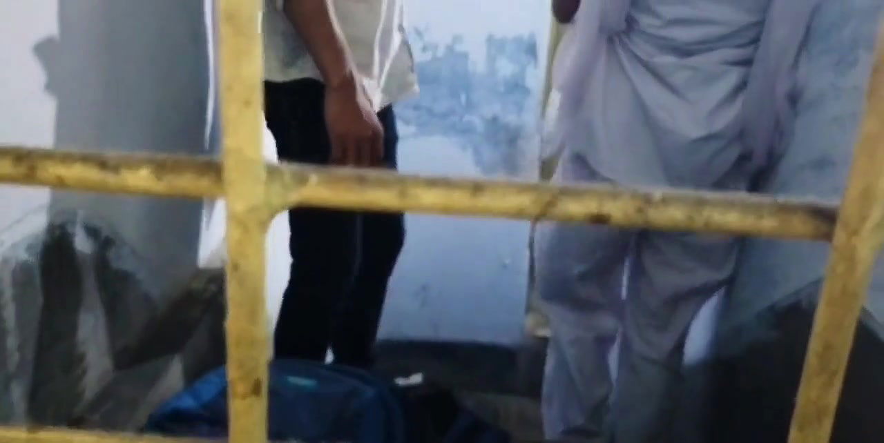 School student ki sex video chupke se record kar dali