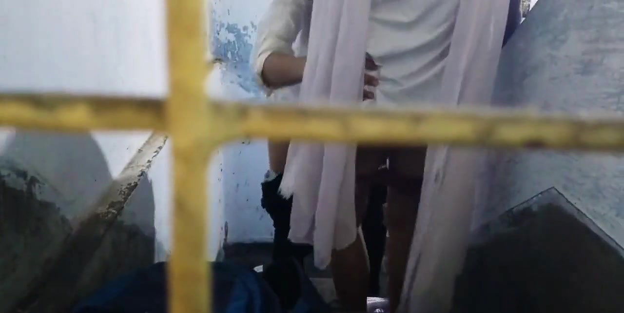 School student ki sex video chupke se record kar dali