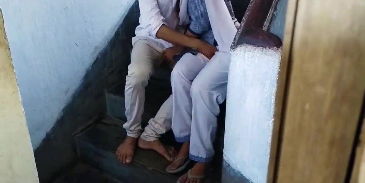 School khatam hone ke baad school ke siri me ghapaghap chudai