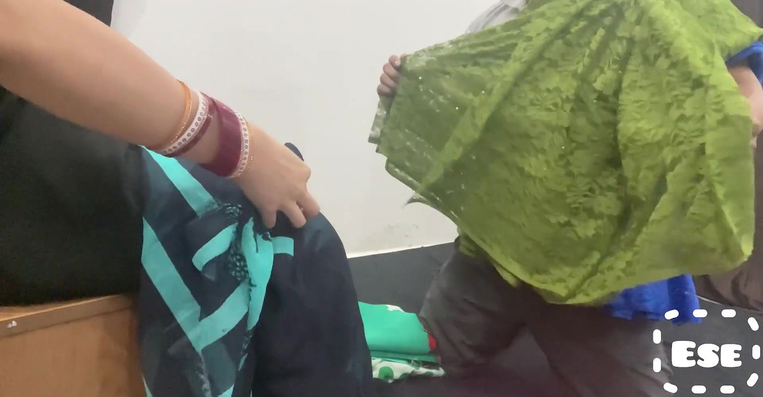 Saree Seller Ne Bhabhi ki Kari Chudai Apni Dukaan Mein