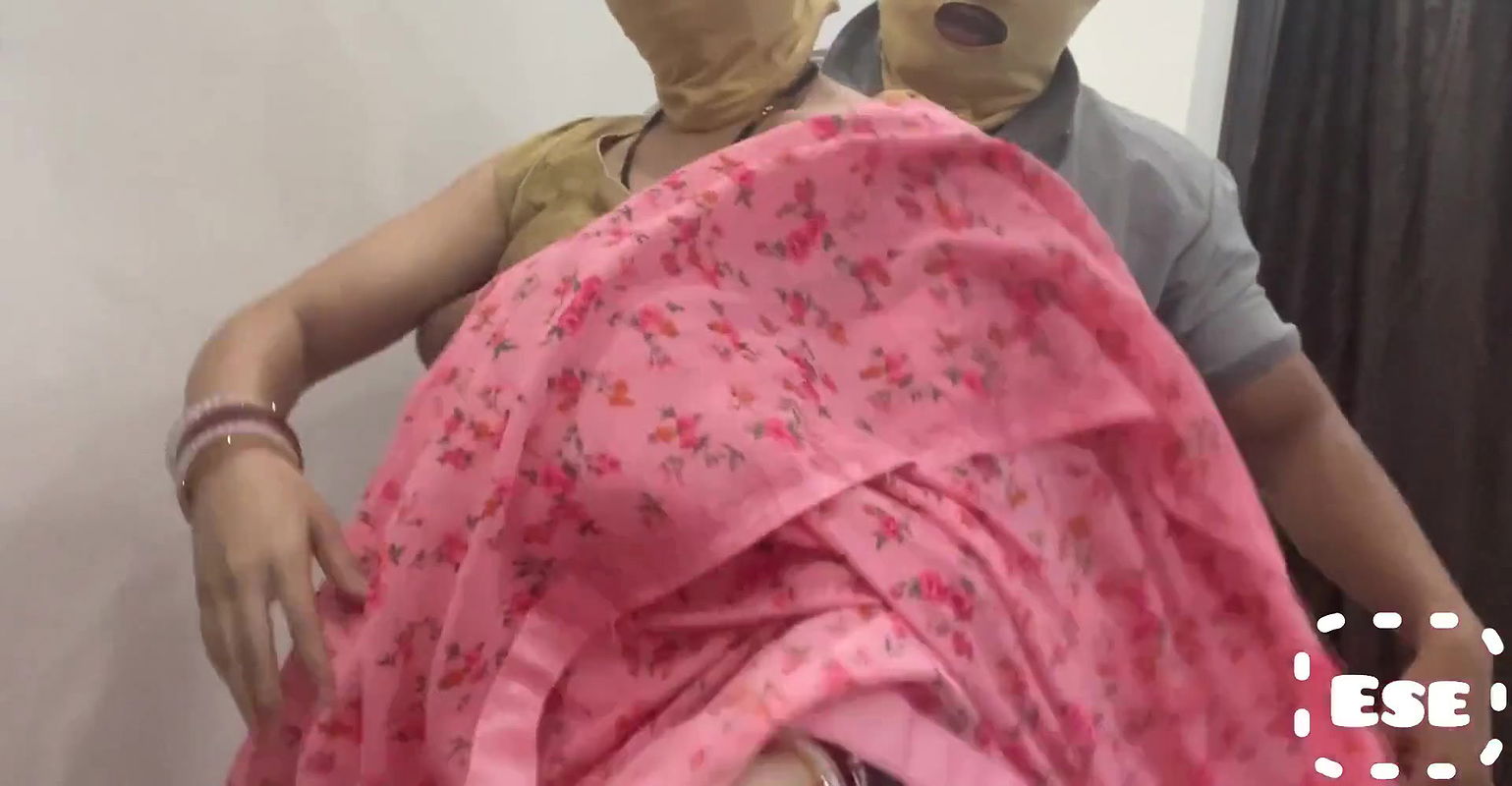 Salesman & Bhabhi Fucked In Shop