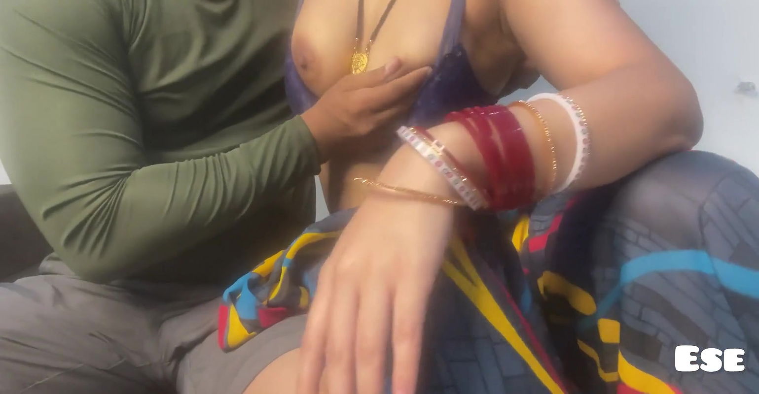 Newly Married Kiraayedaar Bhabhi Ne Rent Ke Badle Chudai Krwali