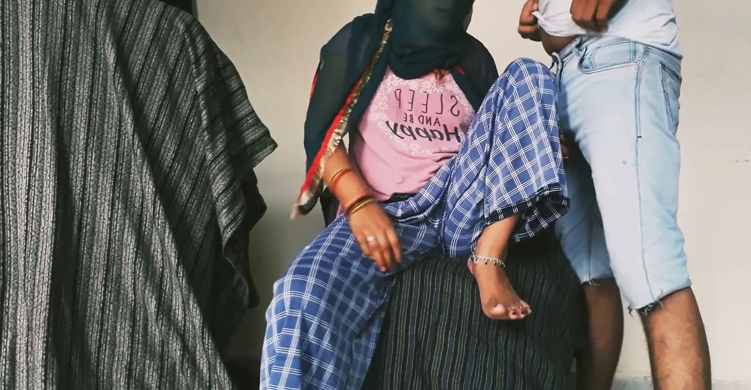 Muslim Bhabhi Ko Kitchen Me Khade Khade Choda – Cum Swallowing Bhabhi