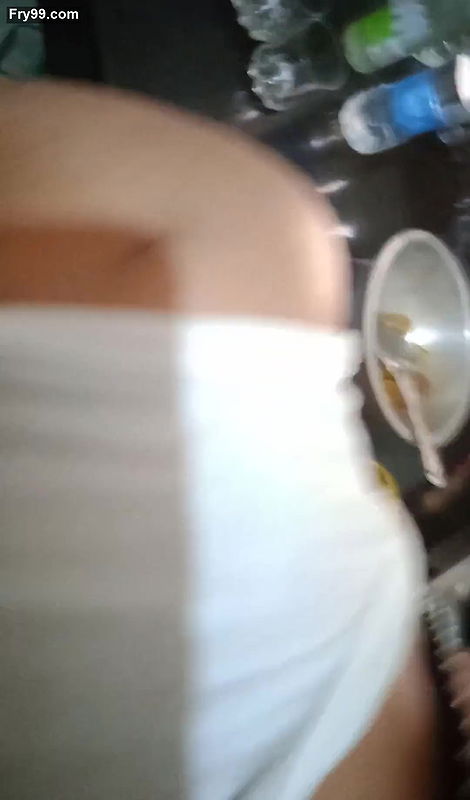 Mom nay nawker kay sath kitchen may choda,hot pussy boobs ,cigarette, alcohol pekar