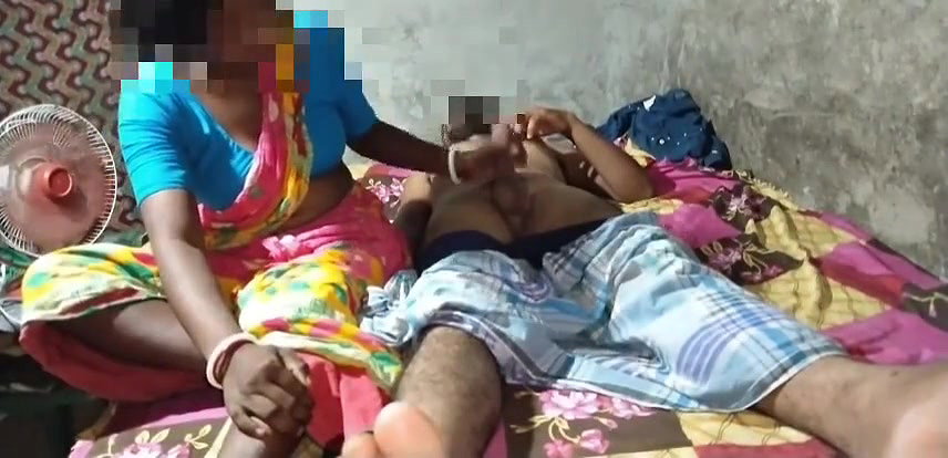 Mera pati so rahatha to me use nanga karke khub chudwaya