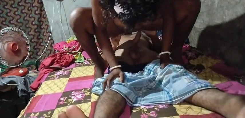 Mera pati so rahatha to me use nanga karke khub chudwaya