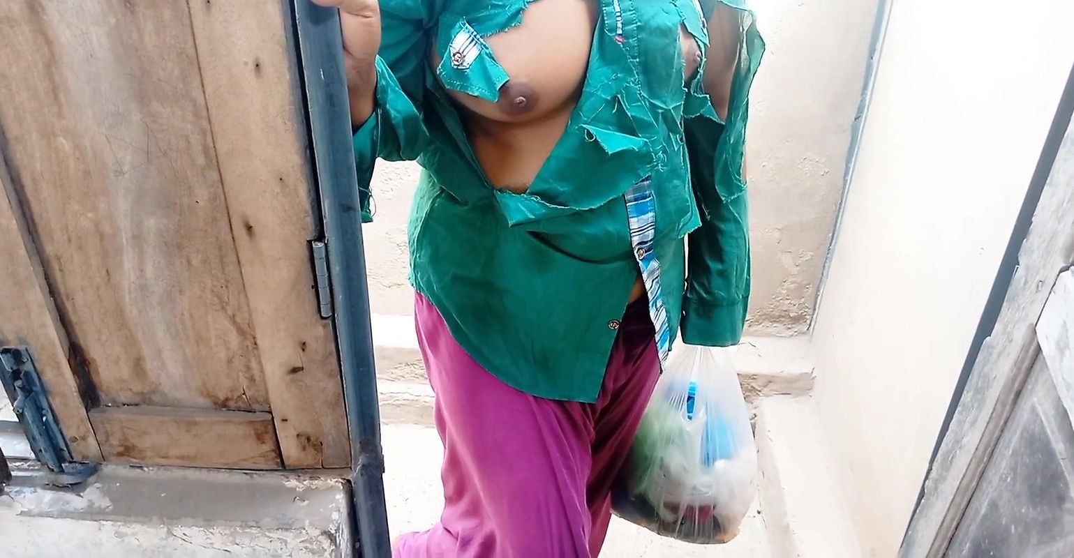 Kachray wali ko choda aur oski Gand aur phudi mari bahot Maza ayaa chod k wo na na krti Rahi mager me ne nhi Suni aur chod dya