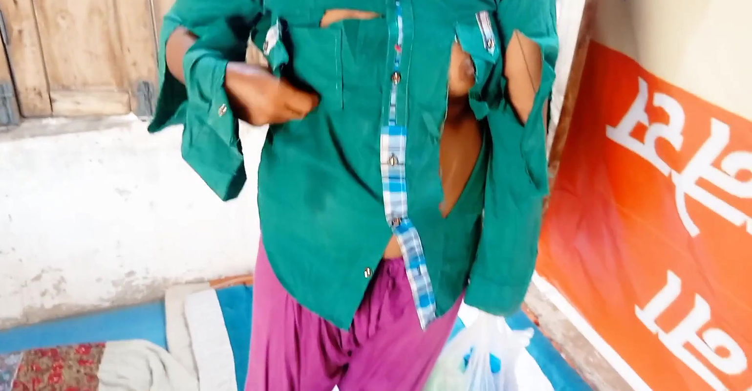 Kachray wali ko choda aur oski Gand aur phudi mari bahot Maza ayaa chod k wo na na krti Rahi mager me ne nhi Suni aur chod dya