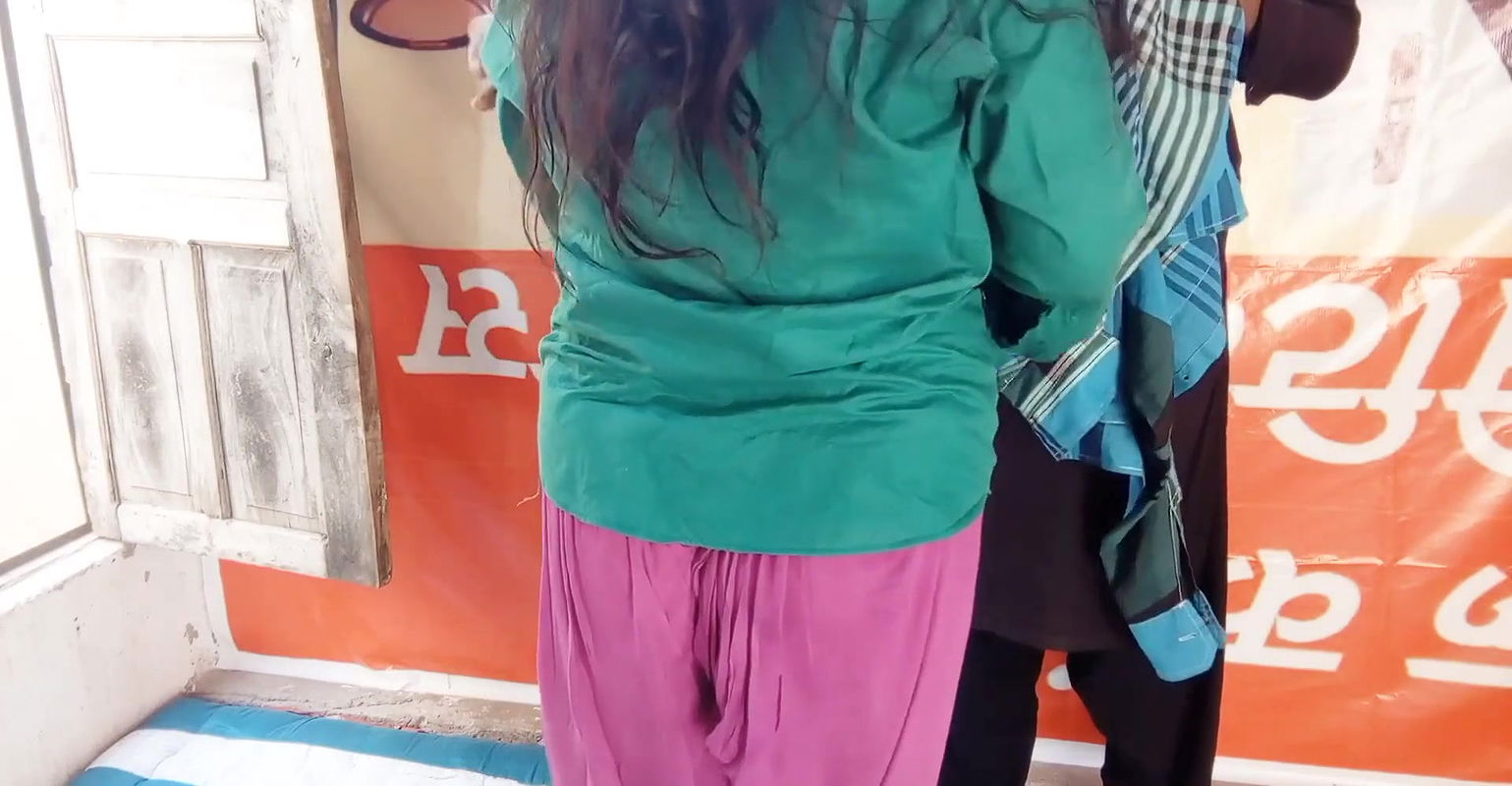 Kachray wali ko choda aur oski Gand aur phudi mari bahot Maza ayaa chod k wo na na krti Rahi mager me ne nhi Suni aur chod dya