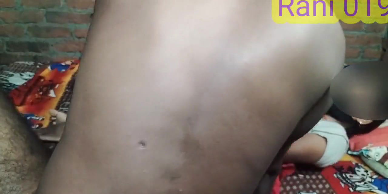 Gaou ki ladki ki mast chudayi padhos ki ladki ko bedroom me bula ke chodha Desi