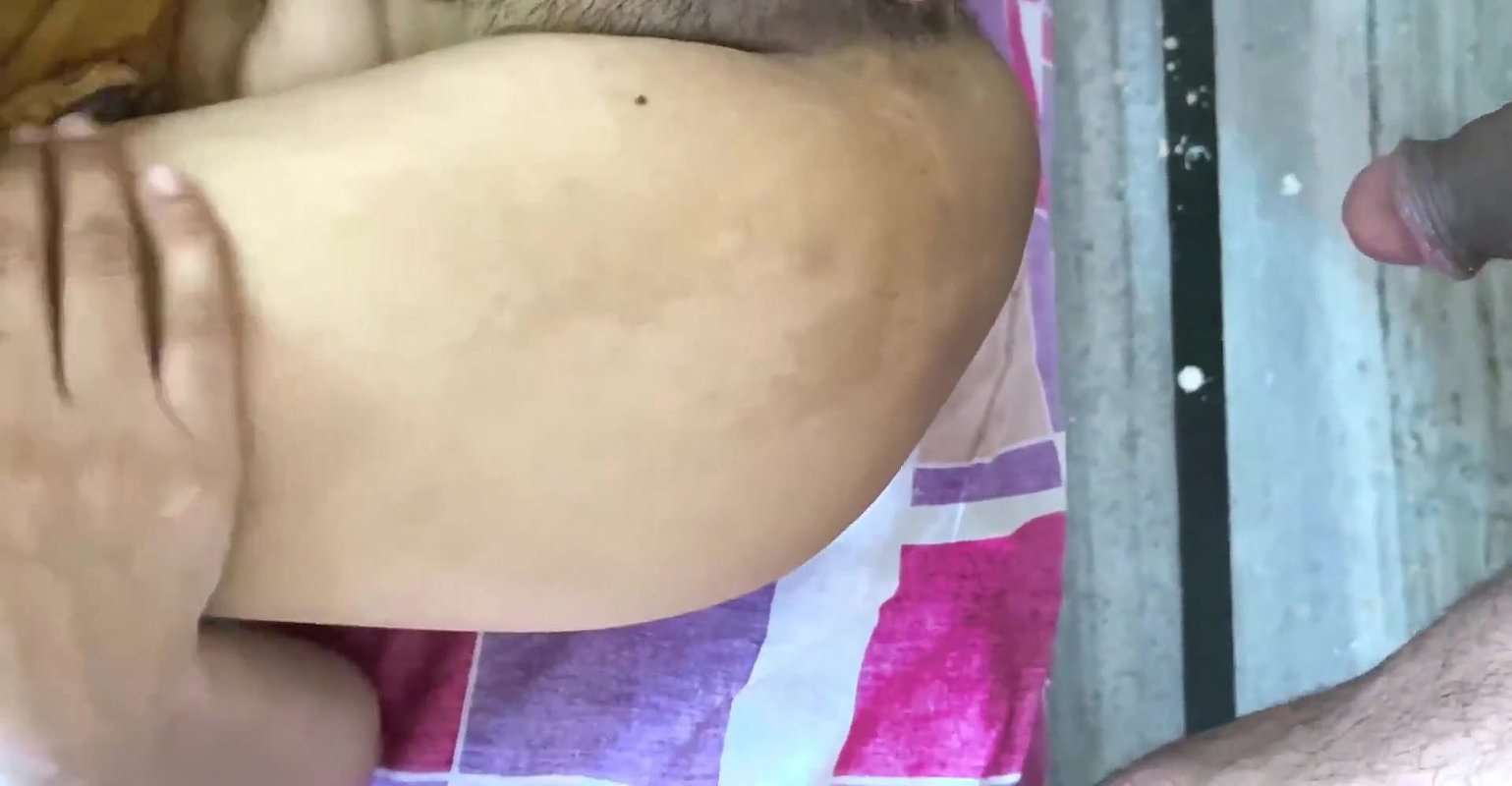 Gaon ki Bhabi ko ghodi bna kr choda shahr k ladke ne full HD Desi Sex porn video