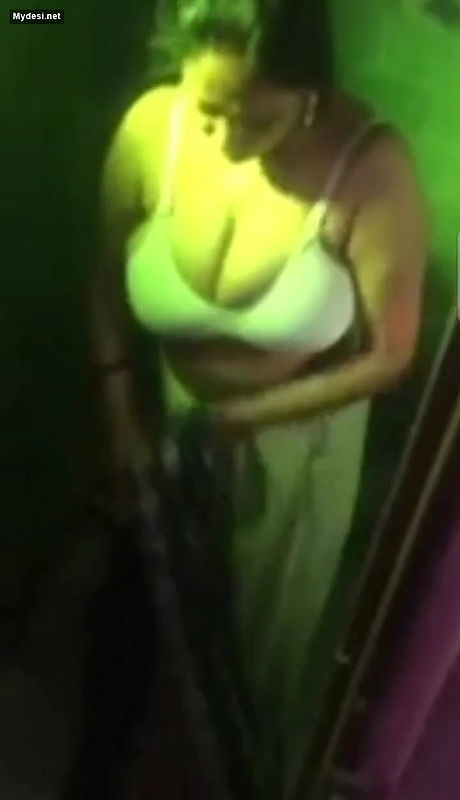 Desi big tits aunty after bath