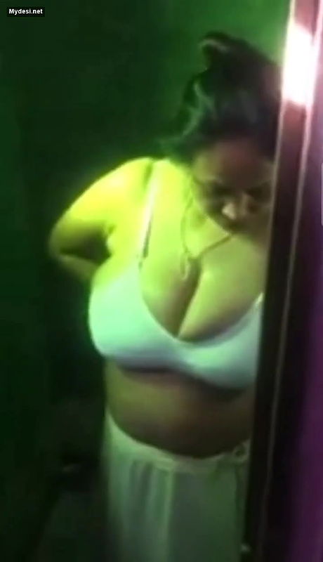 Desi big tits aunty after bath