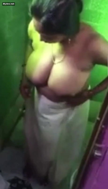 Desi big tits aunty after bath