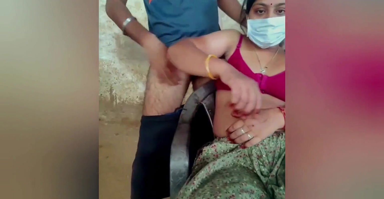 Doodh wali bhabhi ne apne customer ki lund chusi