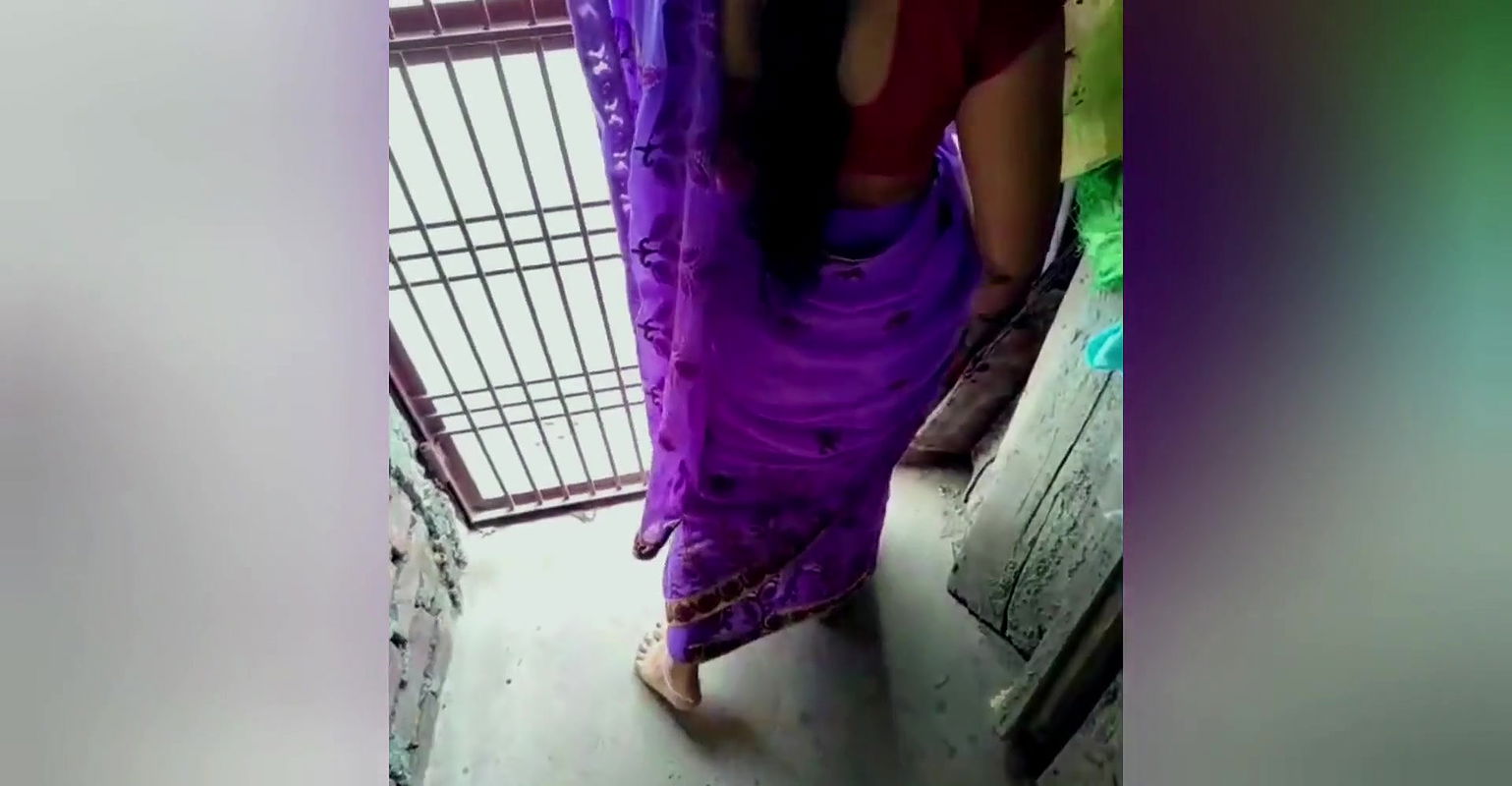 Desi slim bhabhi cought alone at her home terrace