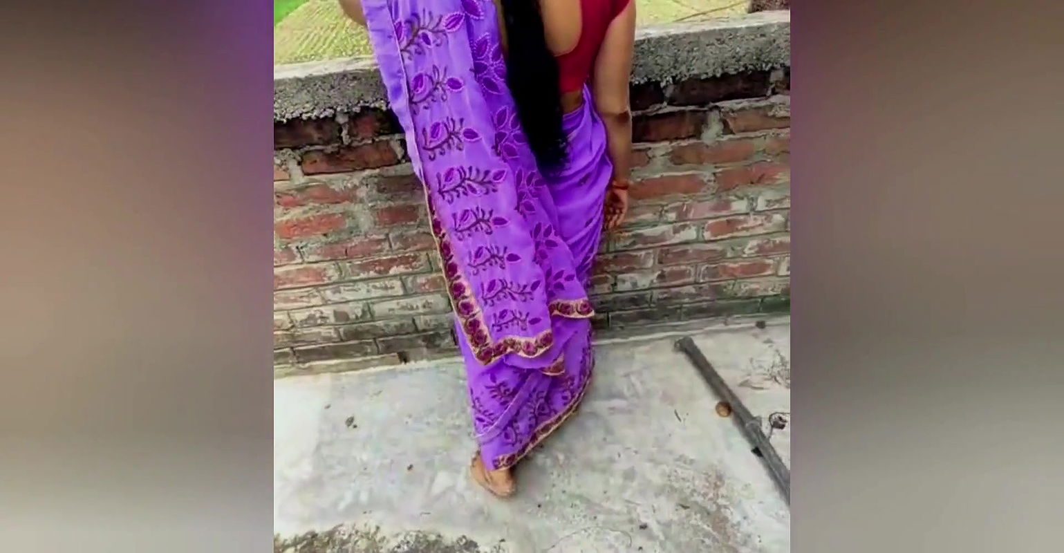 Desi slim bhabhi cought alone at her home terrace