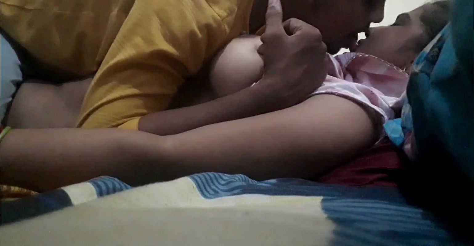 Desi indian girl fucked by her boyfriend in room instantly