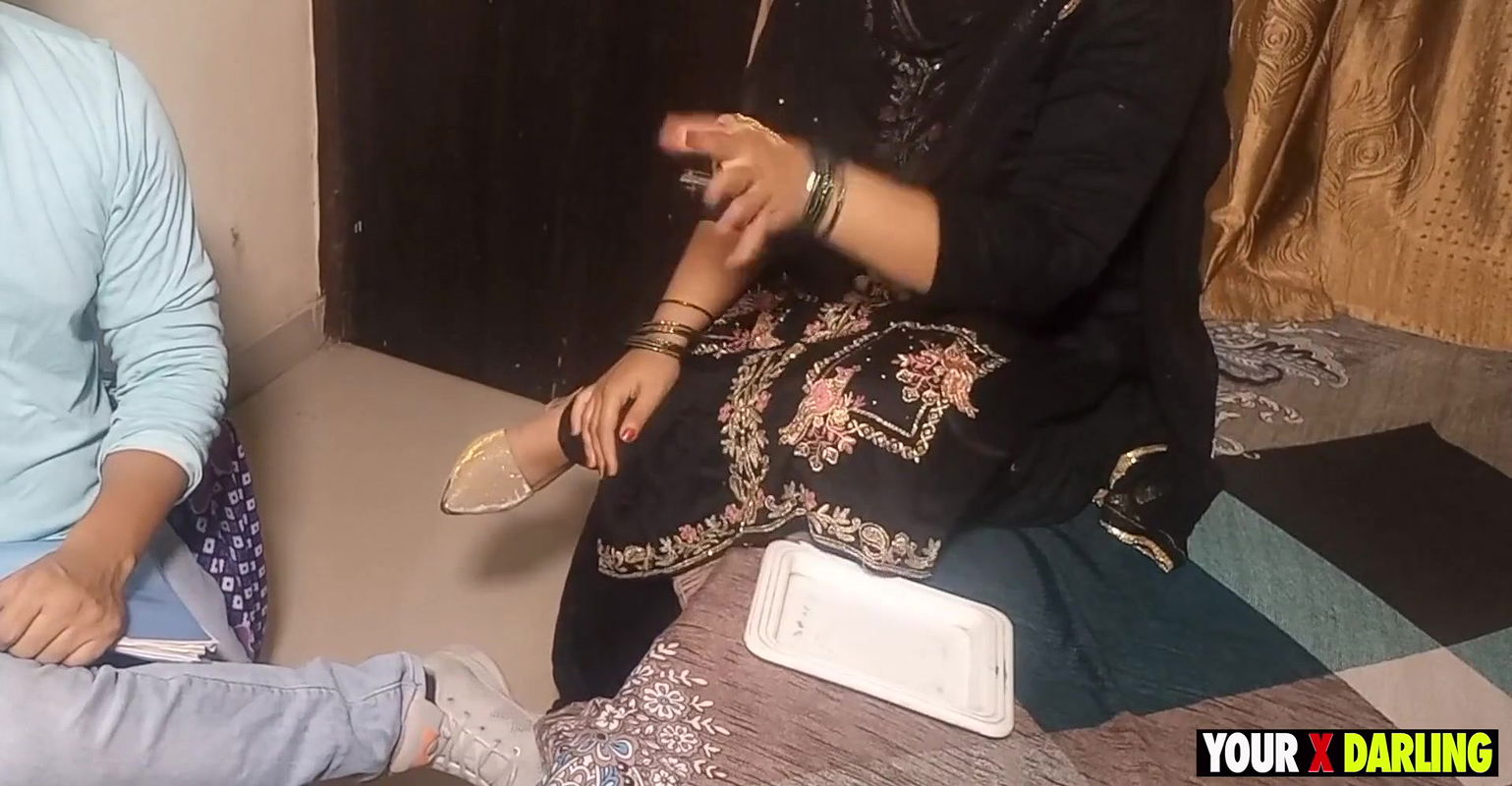 Chaachi Ko Collage Mein Pad Rahe Bhateeje Ne Chod Diya Jab Chachu Ghar Pe Nahi The