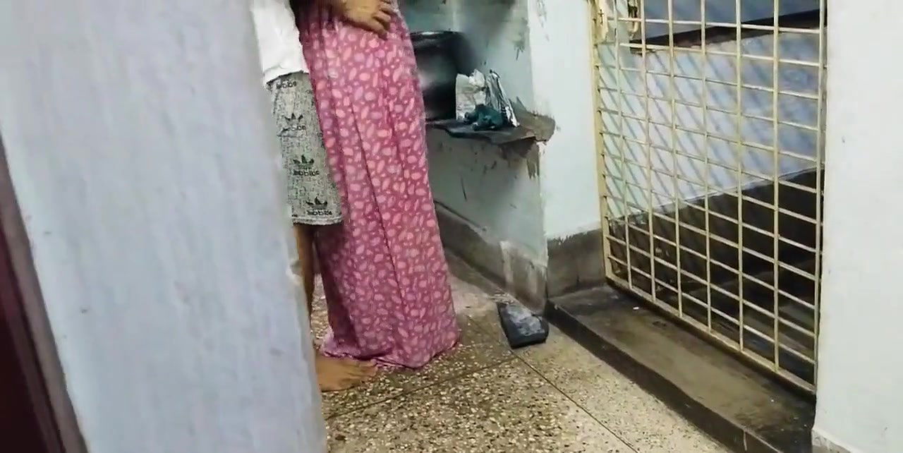 Biwi ki MMS, Padosi ne kitchen me chod ke gaya