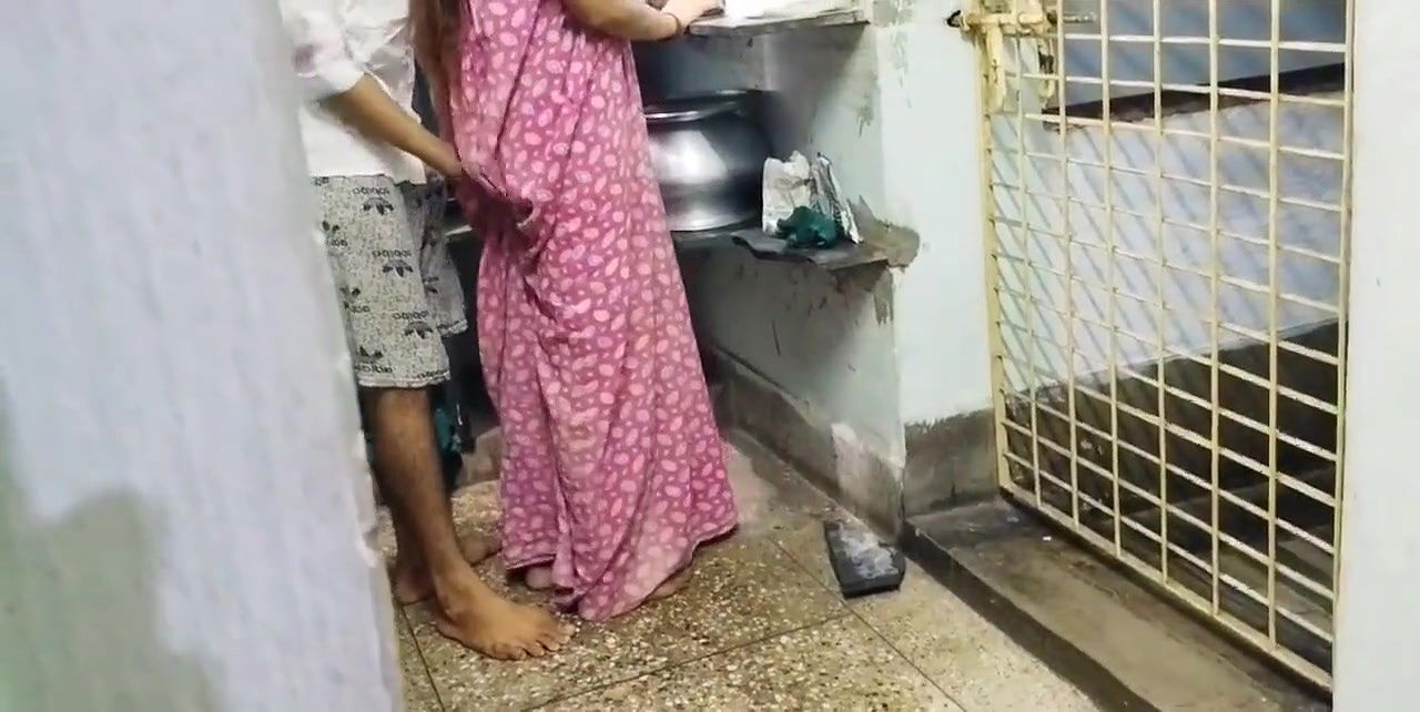 Biwi ki MMS, Padosi ne kitchen me chod ke gaya