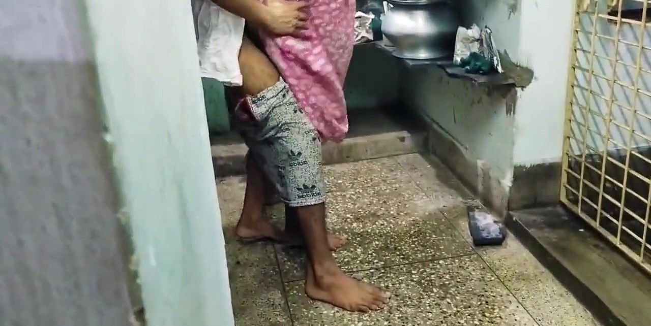 Biwi ki MMS, Padosi ne kitchen me chod ke gaya