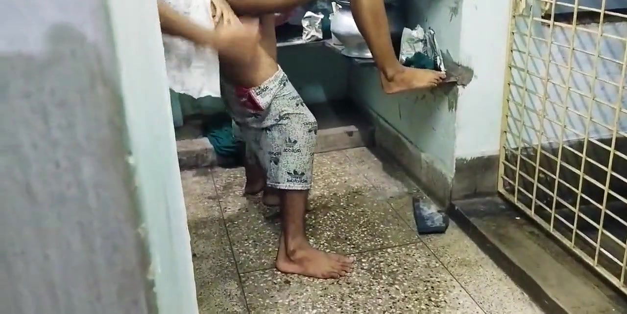 Biwi ki MMS, Padosi ne kitchen me chod ke gaya