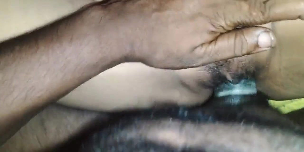 bistar par leti bhabhi ko devar ne chodha