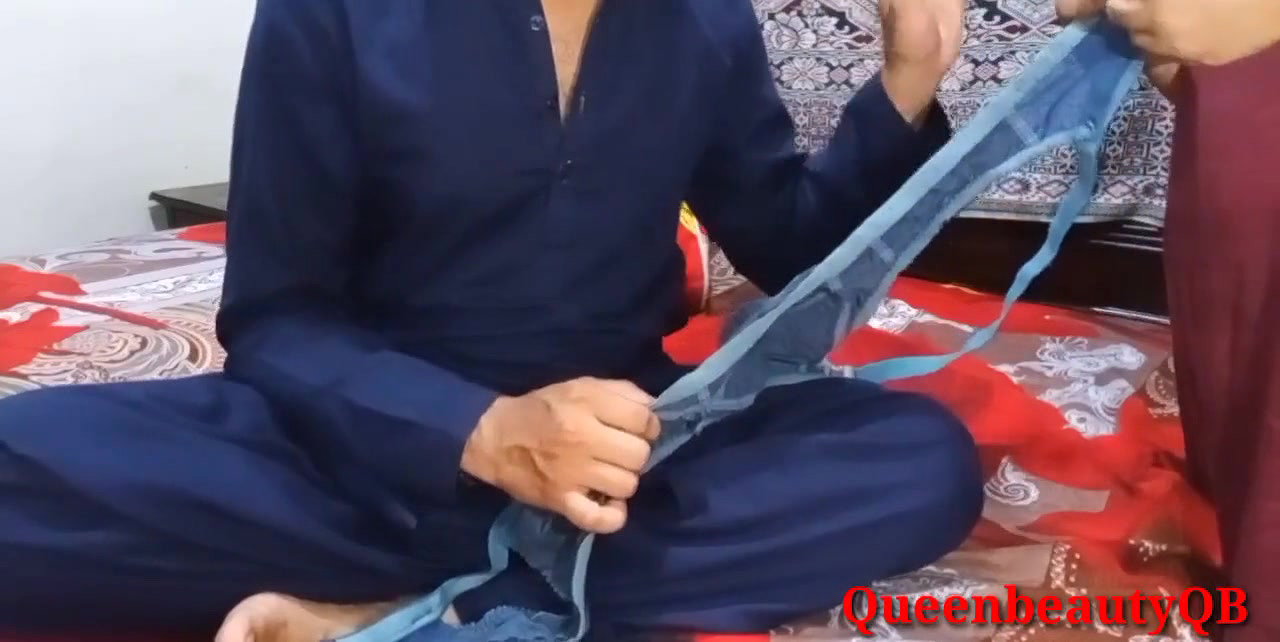 Bhari baji ne apne choty bhai ko Bra chori karnay ka bad rangay hathoun pakar liya, clear urdu voice