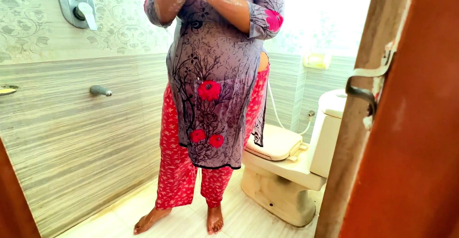 Bathroom mein Mosi ke Sath Jabardast Kiya Kand