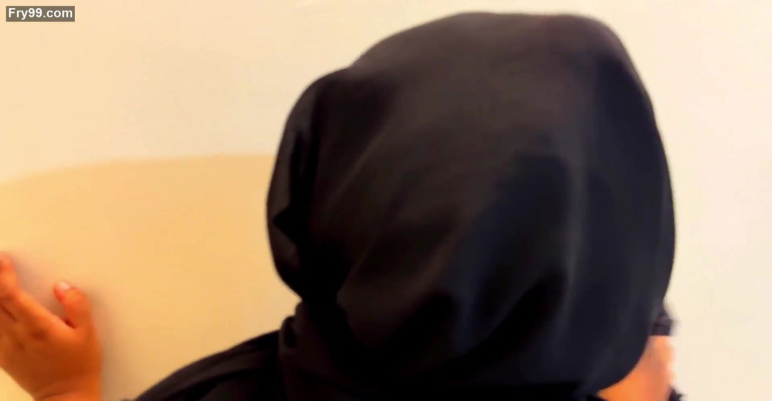 18y Old Teen Hijab & Burka Muslim Maid Ki Tapa Tap Chudai