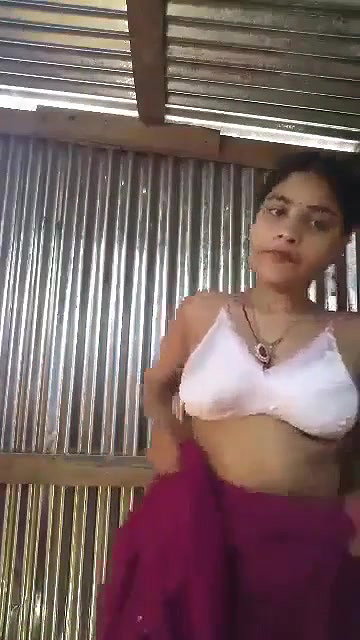 Horny Village Girl Shows Boobs