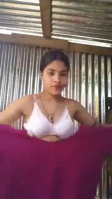 Horny Village Girl Shows Boobs