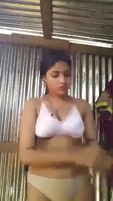 Horny Village Girl Shows Boobs