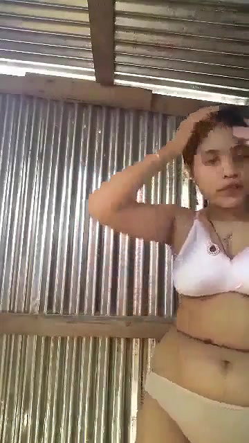 Horny Village Girl Shows Boobs