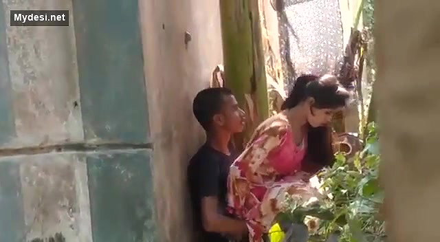 Desi collage lover fucking outside collage