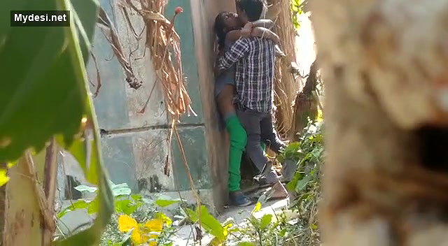 Desi collage lover fucking outside collage video 2
