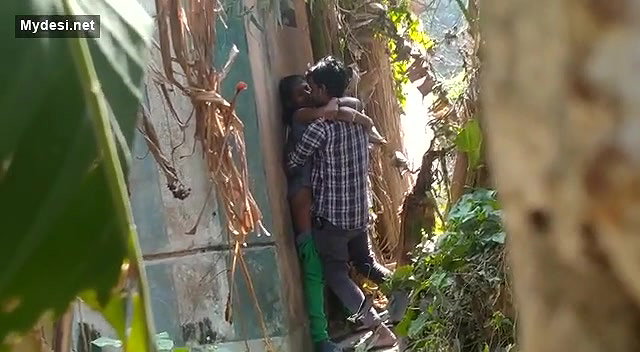 Desi collage lover fucking outside collage video 2