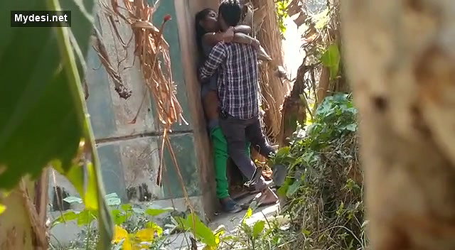Desi collage lover fucking outside collage video 2