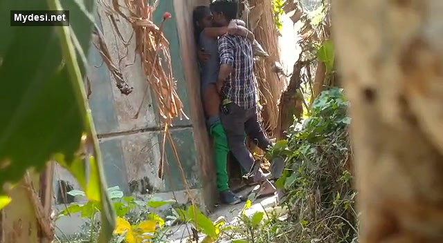 Desi collage lover fucking outside collage video 2