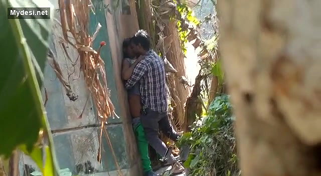 Desi collage lover fucking outside collage video 2