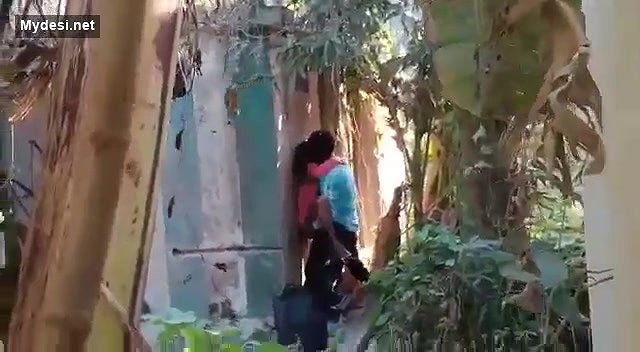 Desi collage lover fucking outside collage video 3