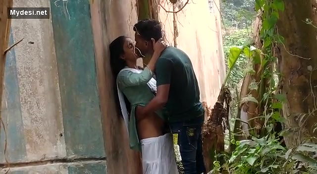 Desi collage lover fucking outside collage video 4